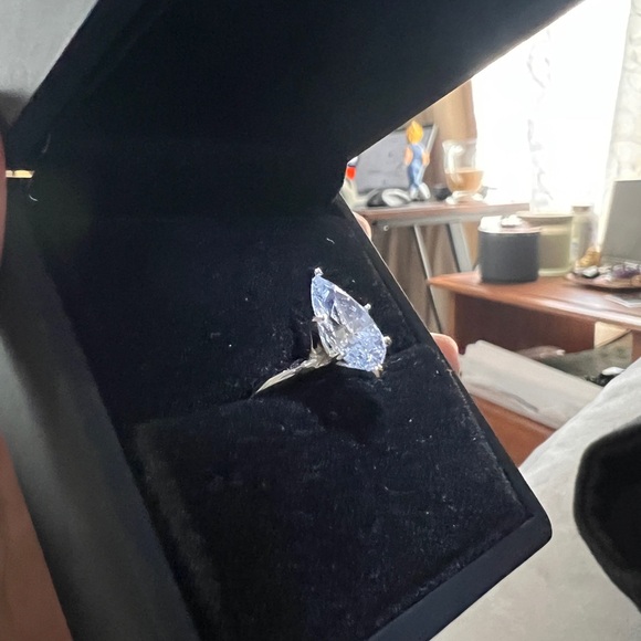 3.05ct pear shaped diamond solitaire ring in 14k white gold size 5.5 US - Picture 3 of 6